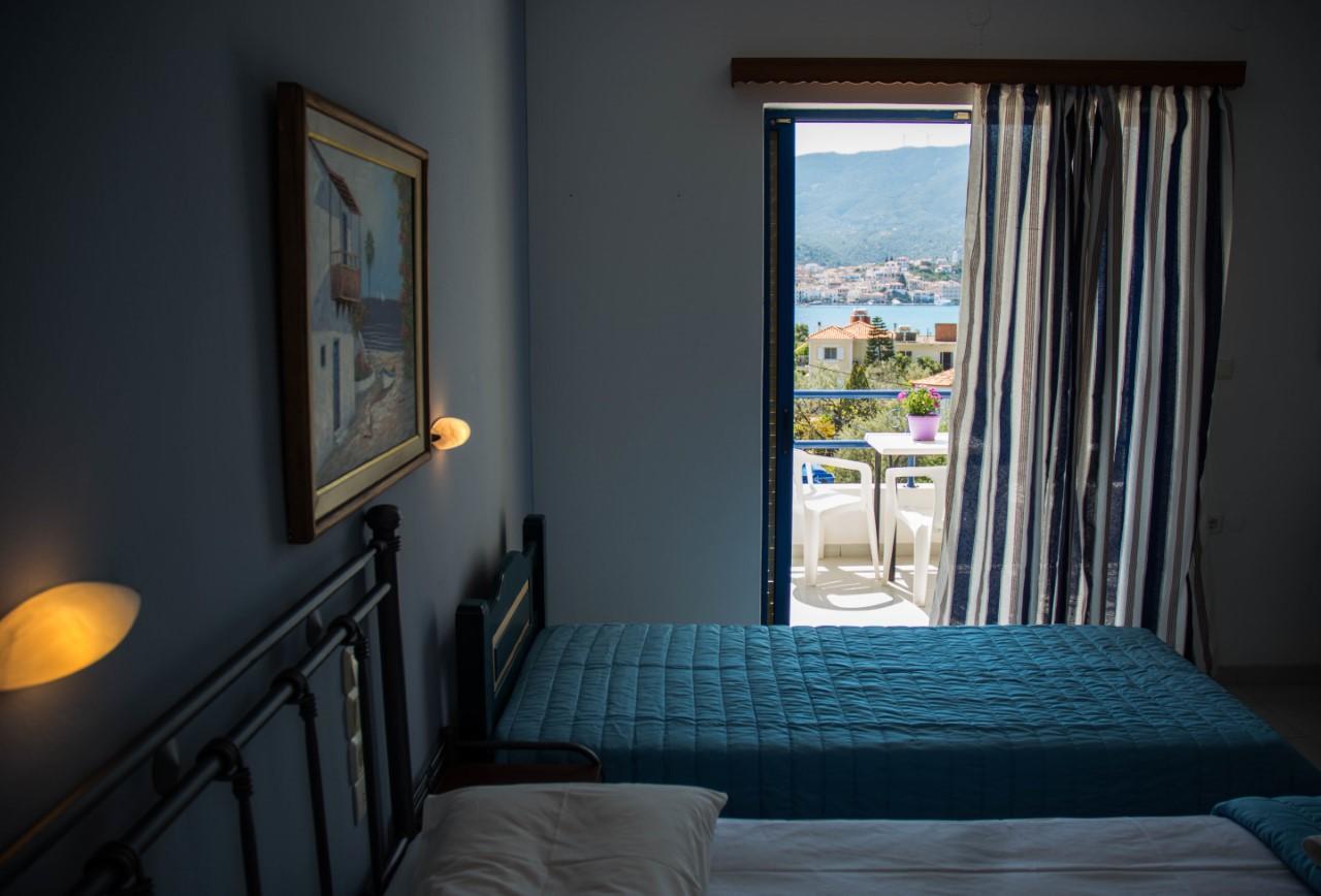Christina Perlia Studios Poros Town Extérieur photo