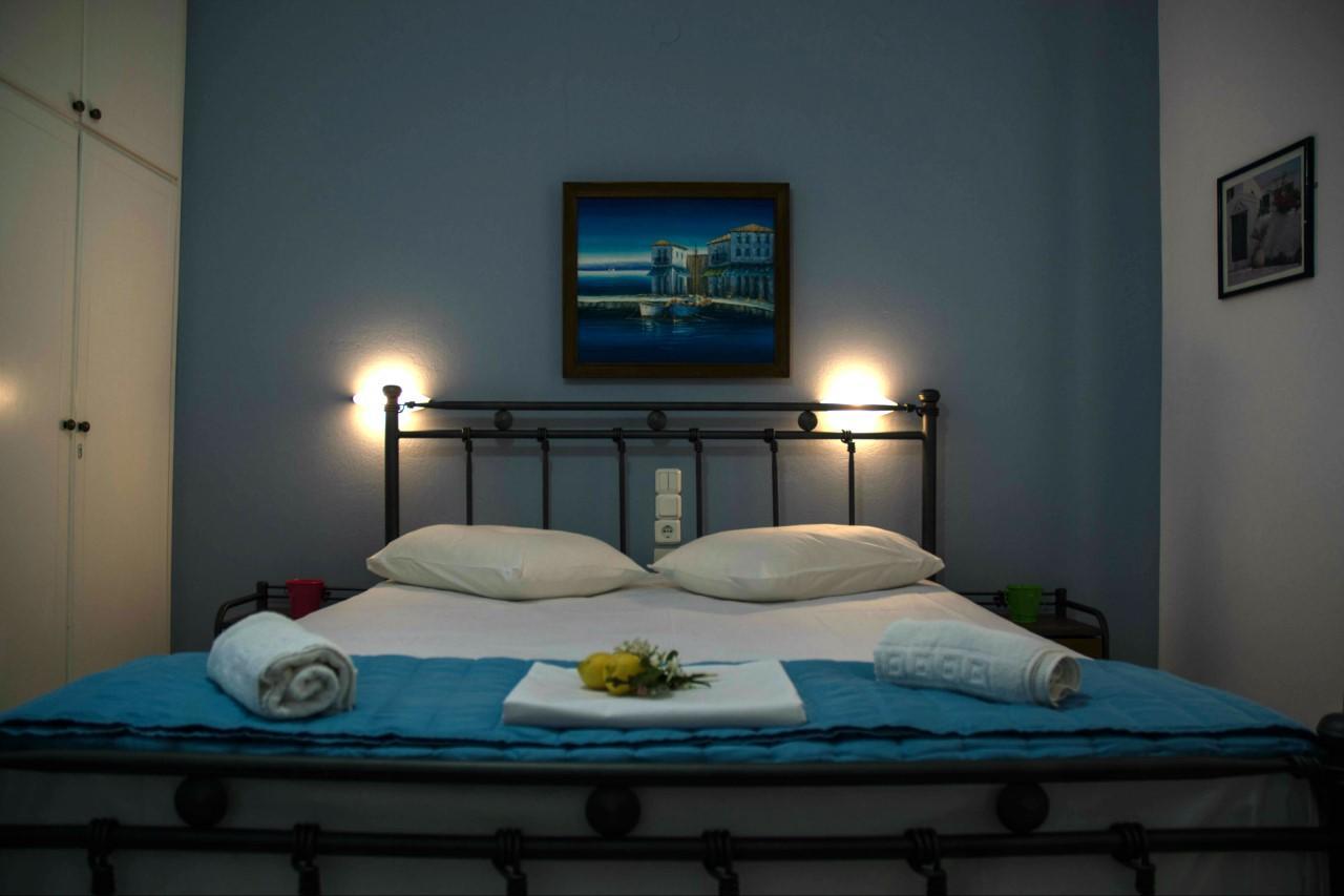 Christina Perlia Studios Poros Town Extérieur photo
