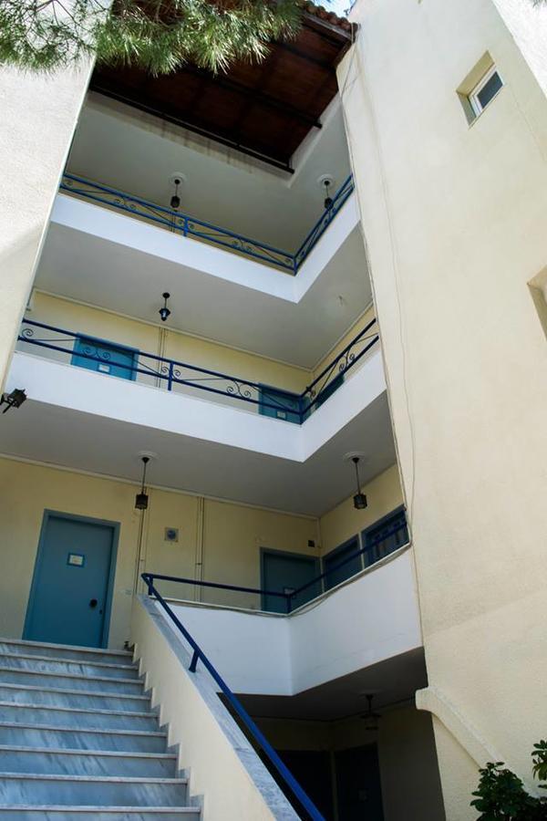 Christina Perlia Studios Poros Town Extérieur photo