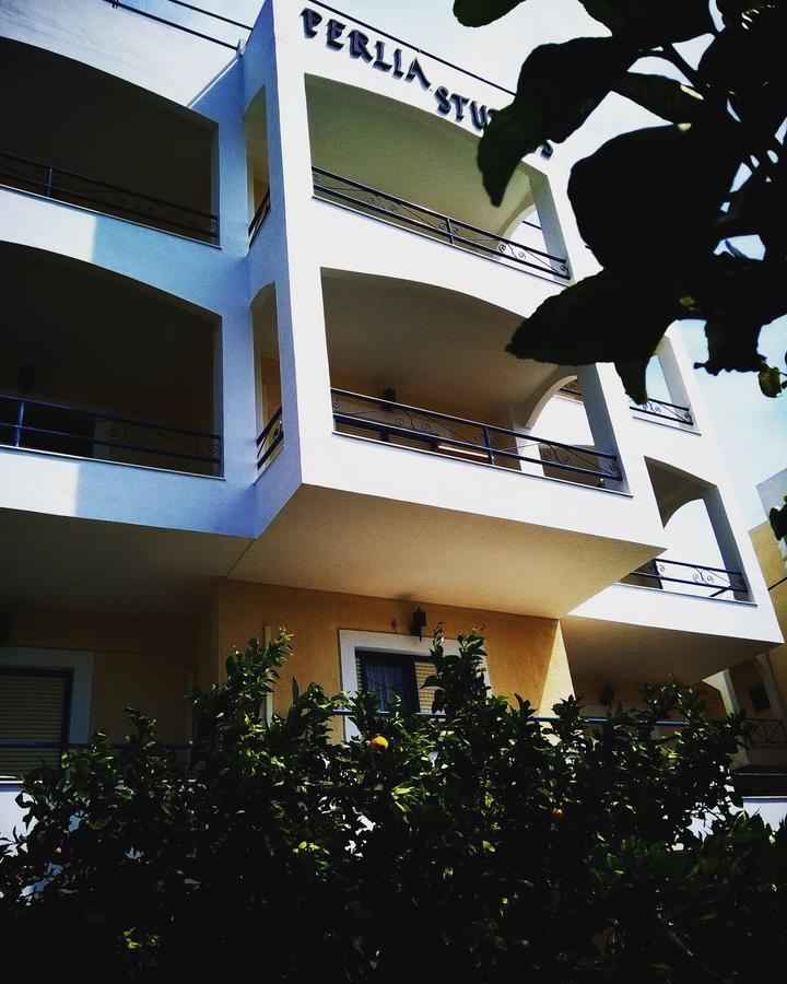 Christina Perlia Studios Poros Town Extérieur photo