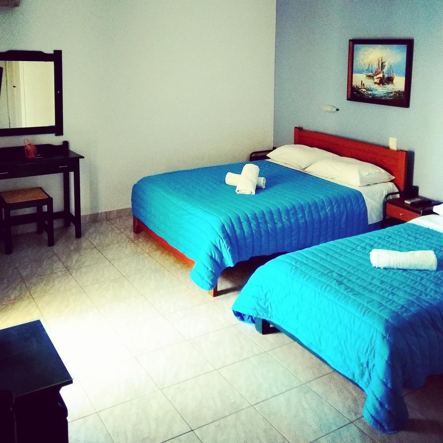Christina Perlia Studios Poros Town Extérieur photo