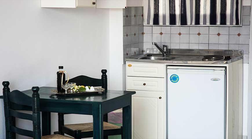 Christina Perlia Studios Poros Town Extérieur photo